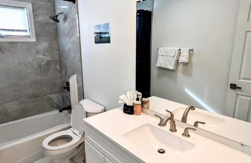 Downtown Anchorage Apartment | Spacious Downtown 2-bdrm Apartment