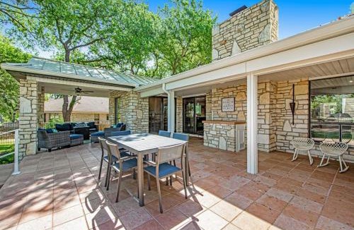 Horseshoe Bay House | Spacious & Elegant Haven with Huge Yard, Updated Interior, AC, & Fast WiFi