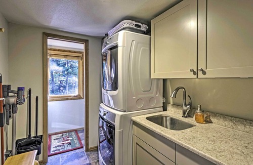 Valley of the Sun Cabin | Spacious Fairplay Retreat w/Hot Tub & Fire Pit!