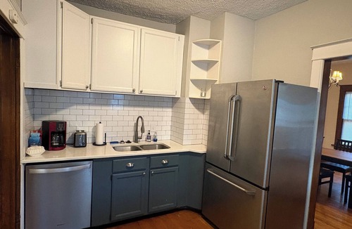 Merion Village House | Spacious, Family Friendly 4BR, 5Qn Beds with Garage in Columbus