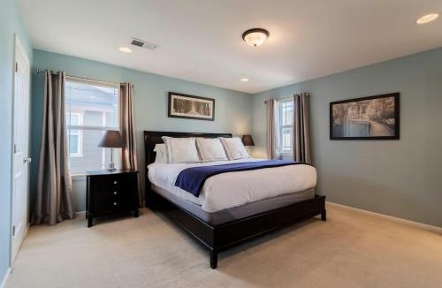 Stapleton House | Spacious Family Friendly Townhome in Central Park