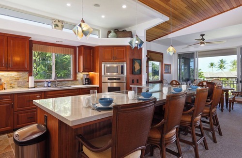 Kamuela House | Spacious Family Retreat! Ocean View Sunsets + Pool, Spa & Beach Club
