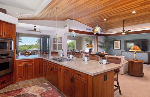 Kamuela House | Spacious Family Retreat! Ocean View Sunsets + Pool, Spa & Beach Club