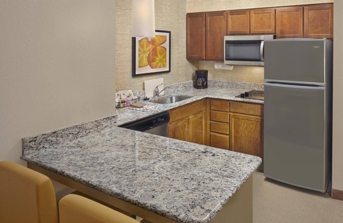 Avon Apartment | Spacious Good-Value Accommodation! 4 Cozy Units, Free Breakfast and Parking!
