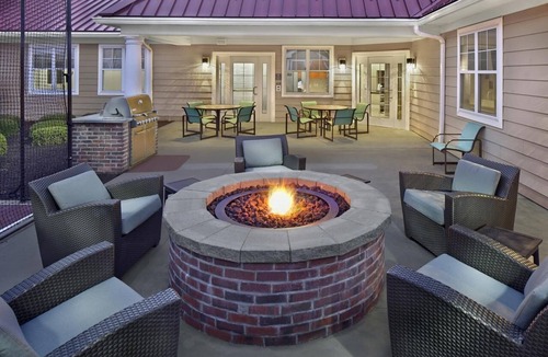 Avon Apartment | Spacious Good-Value Accommodation! 4 Cozy Units, Free Breakfast and Parking!