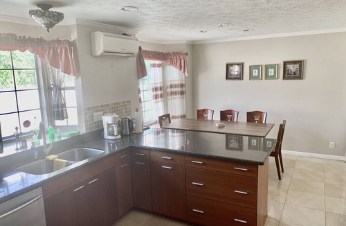 Kahala House | Spacious Home In Kahala That's Centrally Located w/AC, Pool, Lanai 5Broom/4Bath