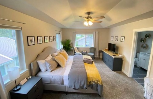 Russian Jack Park House | Spacious Honeycomb Hideaway with Full Office, Free Laundry and Garage