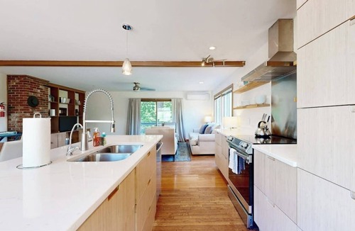 Cushing House | Spacious House with Modern Comforts and Nature