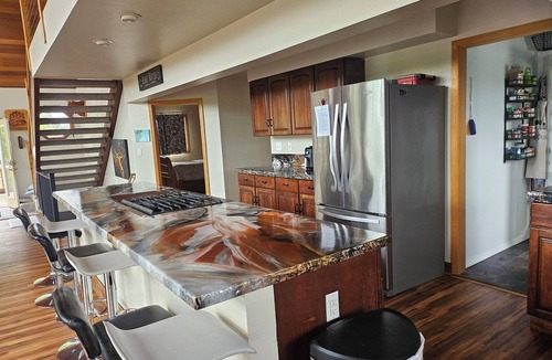 Gateway Cabin | Spacious Lodge in Charming Palmer with Incredible Mountain Views