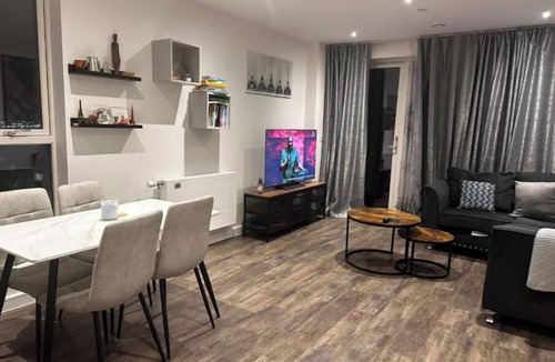 Gascoigne Apartment | Spacious & Luxury one bedroom