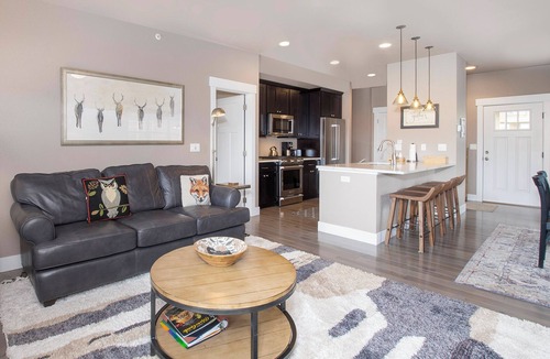 Rendezvous House | Spacious & Modern townhome, sleeps 10, private hot tub