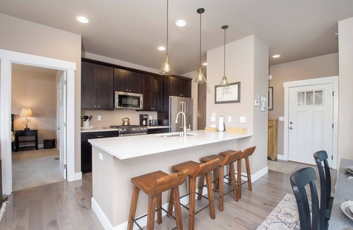 Rendezvous House | Spacious & Modern townhome, sleeps 10, private hot tub