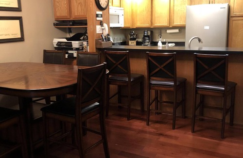 Breckenridge House | Spacious Mountain Getaway backs to National Forest - Sleeps 10!