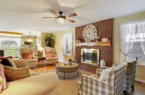 Murphy House | Spacious Murphy Home w/Game Room + Fire Pit!