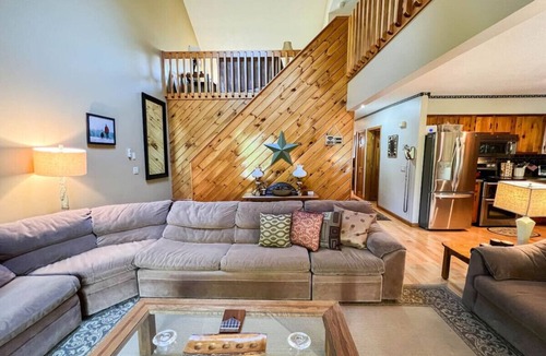 North Conway Villa | Spacious North Conway Home | Home Theater + Games