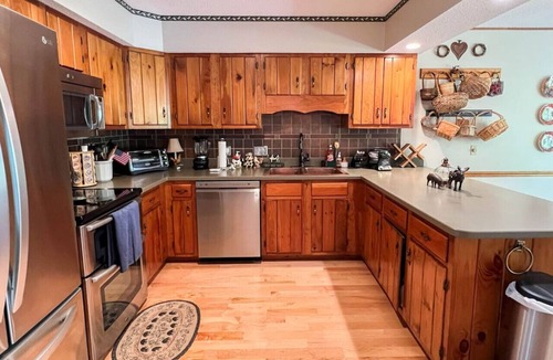 North Conway Villa | Spacious North Conway Home | Home Theater + Games