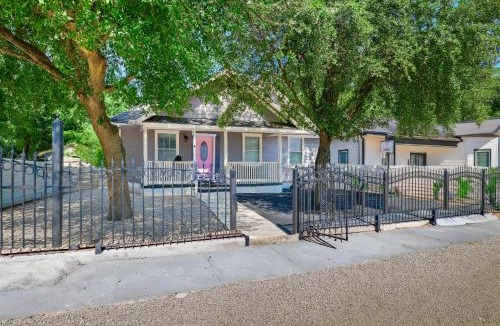 Eastside Promise Neighborhood House | Spacious Oasis 1 mi to Riverwalk