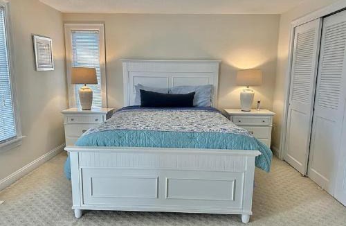 Hyannis Apartment | Spacious Oceanfront 3BR Condo with Private Beach in Ideal Hyannis Location