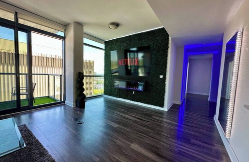 Lenox Apartment | Spacious Panoramic Penthouse Views