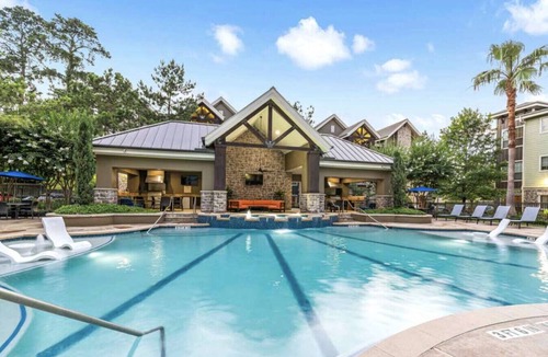 Grogan's Mill Apartment | Spacious Pool View 1 Bedroom/1 Bath Condo in The W