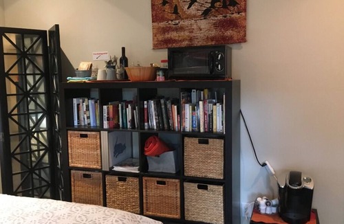 Holly House | Spacious, Private Master Suite in East Austin