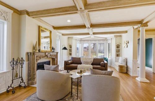North End House | Spacious Proctor Tudor-Sleeps 16-Dog Friendly-Walk