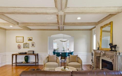 North End House | Spacious Proctor Tudor-Sleeps 16-Dog Friendly-Walk