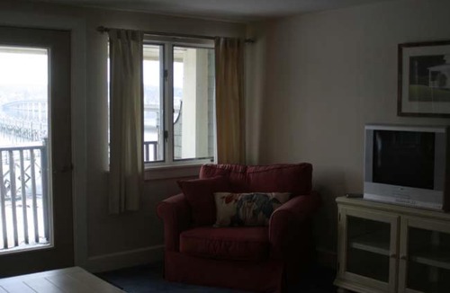 Edgecomb Apartment | Spacious riverfront with balcony Sheepscot Harbour Vacation Cub Studio #211