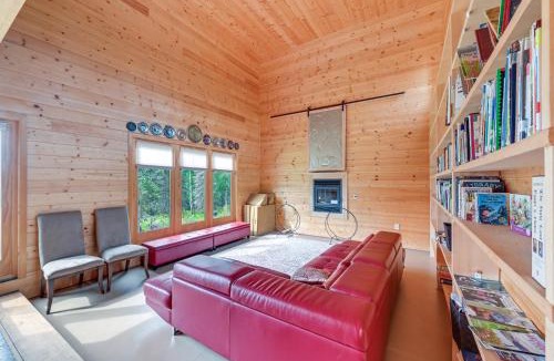 Ridgeway House | Spacious Soldotna Home w/Mackey Lake Views!