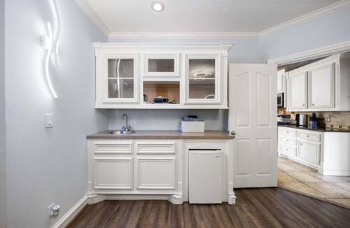 Spring House | Spacious Spring Retreat- Family Friendly + Patio + Fast WiFi