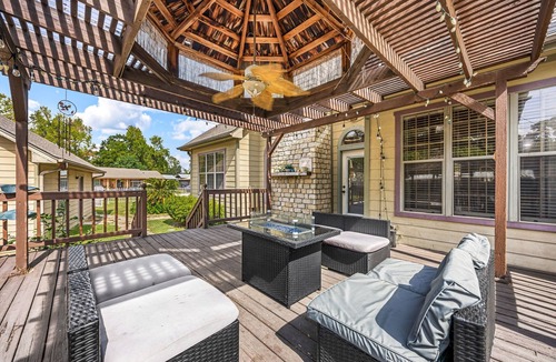 Spring House | Spacious Spring Retreat- Family Friendly + Patio + Fast WiFi