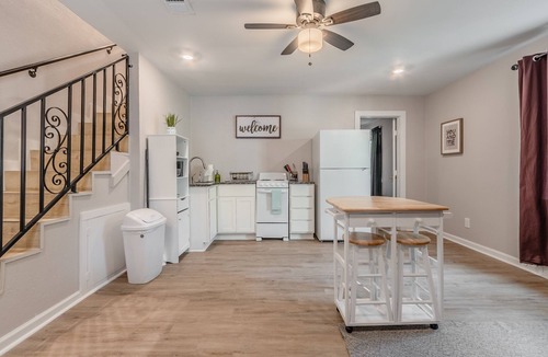 Oak Cliff House | Spacious Stay in Oak Cliff