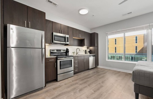 Grandview Heights House | Spacious Studio with pool view