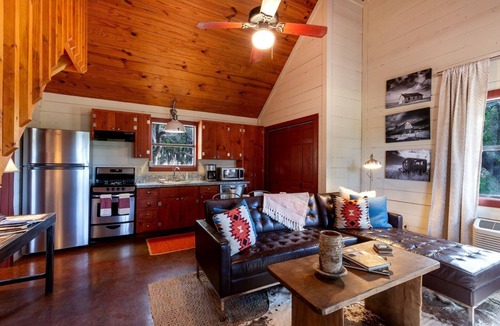 Johnson City Cabin | Spacious Texas Cabin Rental near Pedernales Falls for Weekend Getaways from Austin