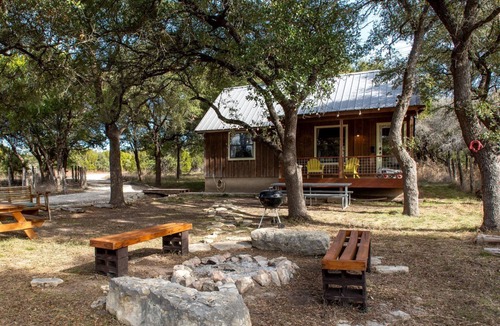 Johnson City Cabin | Spacious Texas Cabin Rental near Pedernales Falls for Weekend Getaways from Austin