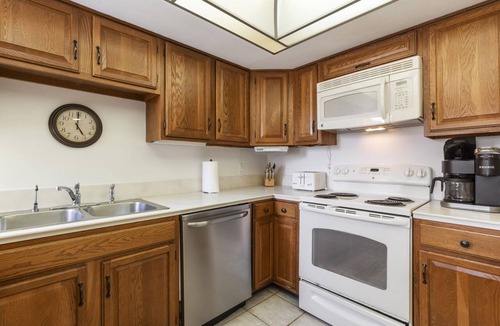 Siesta Key Condo | Spacious vacation rental condo with lagoon views, beach access, and pool