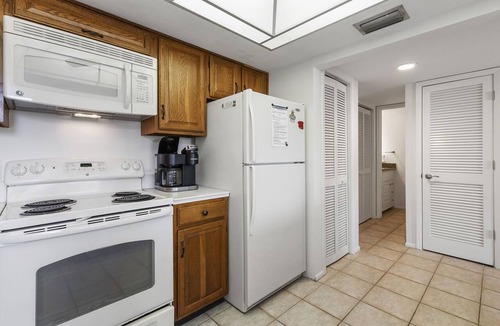 Siesta Key Condo | Spacious vacation rental condo with lagoon views, beach access, and pool