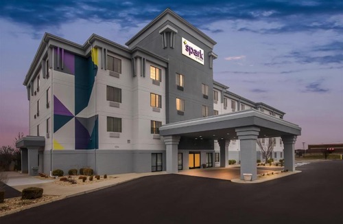 Forest Park Hotel | Spark by Hilton Cincinnati Fairfield