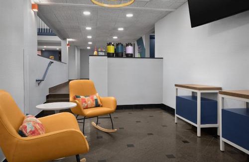 Montbello Hotel | Spark by Hilton Denver East I 70