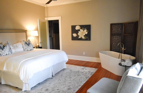 Monroe House | Sparrow Grove Manor