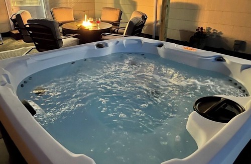 Murfreesboro Cottage | Speakeasy Walk Downtown Murf-Pool-Hot Tub-Firepit
