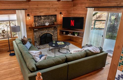 Black Mountain House | Special Offer Save More When You Stay Longer!