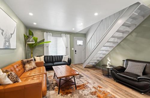 St. Edwards House | Spectacular Austin SoCo Townhome