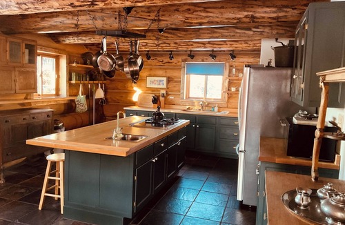 Mancos Cabin | Spectacular Mountain Views Vintage Log Cabin in Southwest Colorado