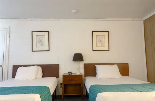 Spencer Hotel | Spencer Explorer | Modern Haven | Explore Fall Creek & Hike Buck Knob Peak