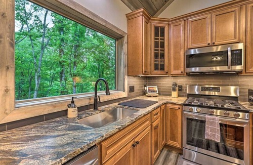Boone Cabin | Sprawling Blowing Rock Escape with Theater and Hot Tub!