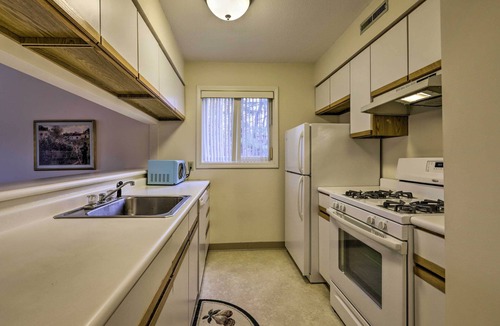 Sixteen Acres Condo | Springfield Condo, Close to Museums!