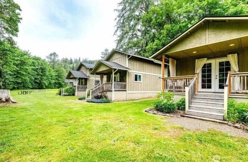 Sappho Cabin | ‘Spruce’ Riverfront Cabin near Olympic National Park