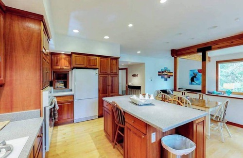 Alyeska House | St Moritz Compound | Hillside Estate | Sleeps 10
