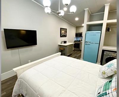 Flat Rock Apartment | Stardust and Moonlight on the Lakefront
